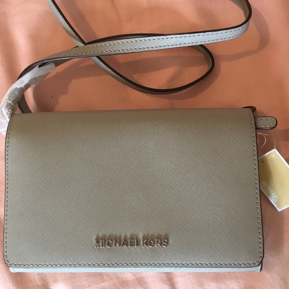 Michael Kors Jet Set Convertible Crossbody Clutch - Picture 1 of 4
